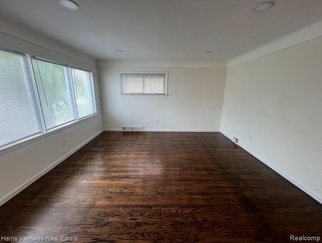 18536 Holland Avenue, Eastpointe, MI 48021