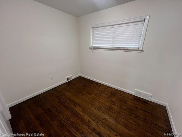 18536 Holland Avenue, Eastpointe, MI 48021