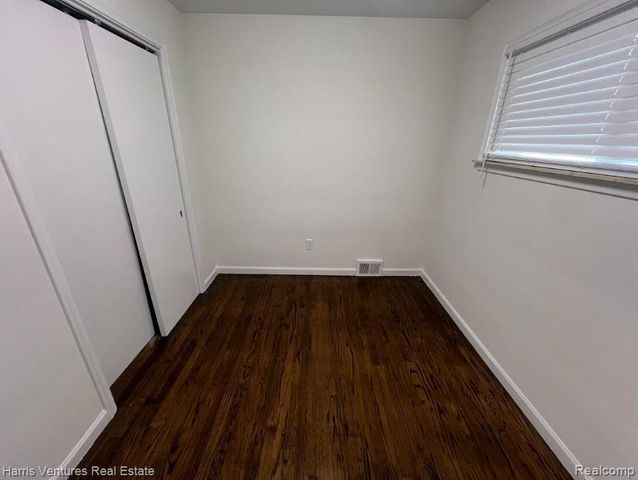 18536 Holland Avenue, Eastpointe, MI 48021