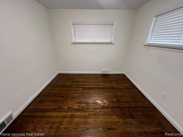 18536 Holland Avenue, Eastpointe, MI 48021