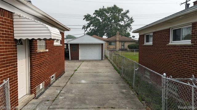 18536 Holland Avenue, Eastpointe, MI 48021