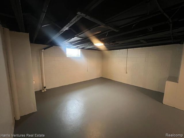 18536 Holland Avenue, Eastpointe, MI 48021