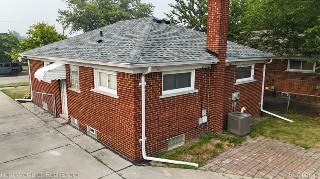 18536 Holland Avenue, Eastpointe, MI 48021