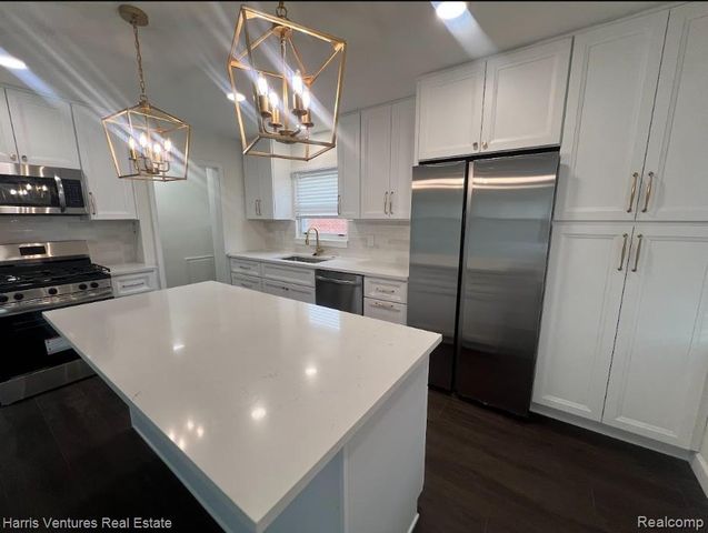 18536 Holland Avenue, Eastpointe, MI 48021
