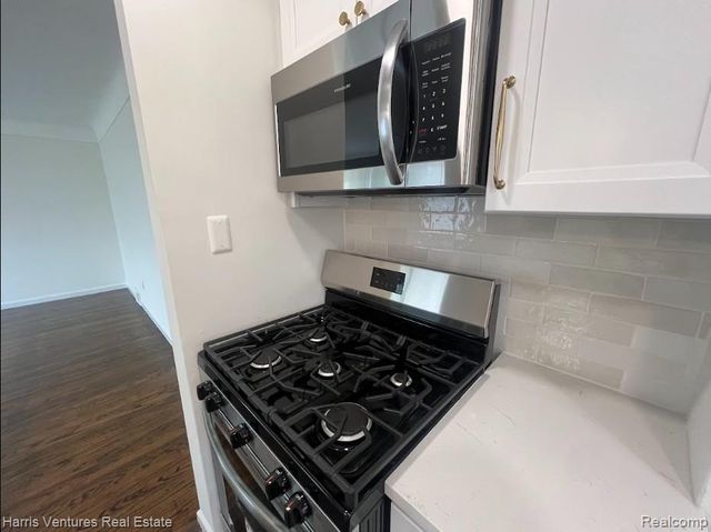 18536 Holland Avenue, Eastpointe, MI 48021