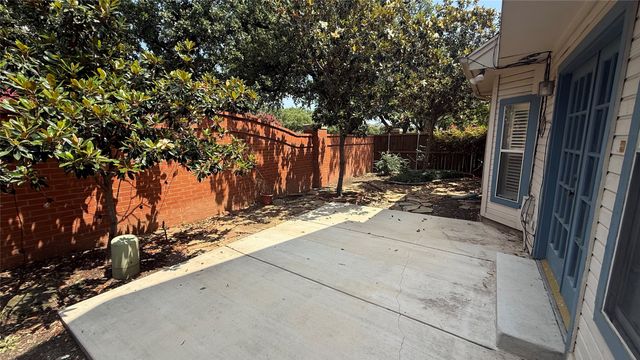 9010 Cumberland Drive, Irving, TX 75063