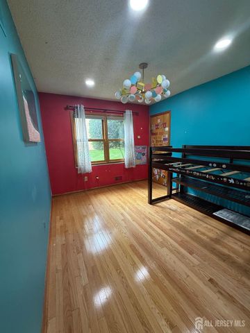 8 Teaberry Drive, Edison, NJ 08820