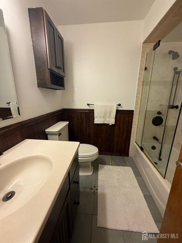 8 Teaberry Drive, Edison, NJ 08820