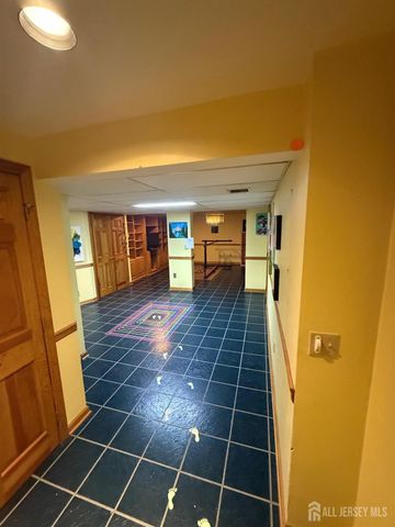 8 Teaberry Drive, Edison, NJ 08820
