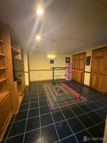 8 Teaberry Drive, Edison, NJ 08820