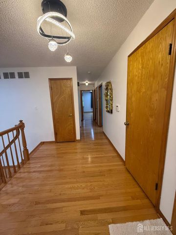 8 Teaberry Drive, Edison, NJ 08820