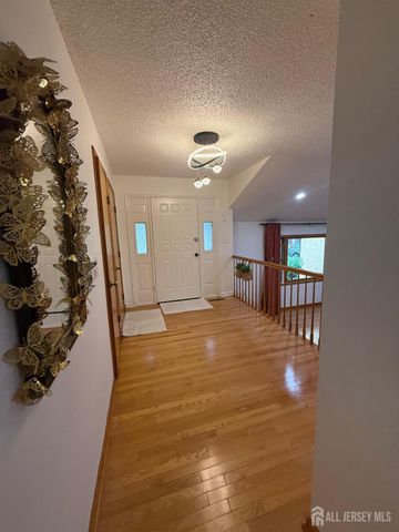 8 Teaberry Drive, Edison, NJ 08820