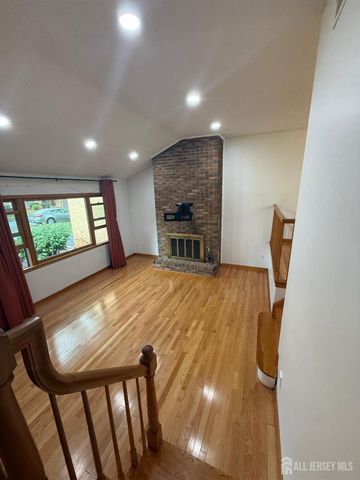 8 Teaberry Drive, Edison, NJ 08820