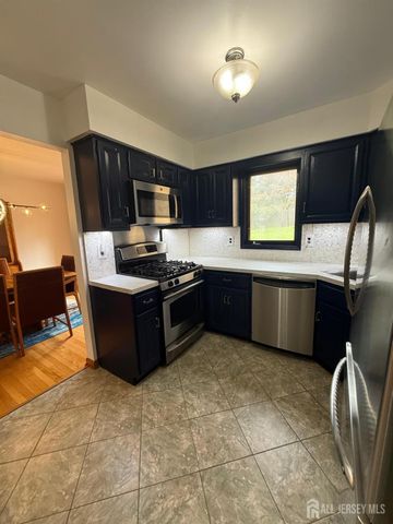 8 Teaberry Drive, Edison, NJ 08820
