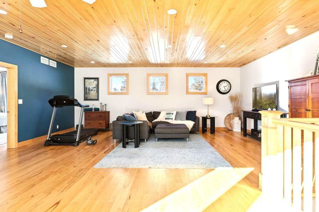 217 Cedar Drive W, Hudson, WI 54016