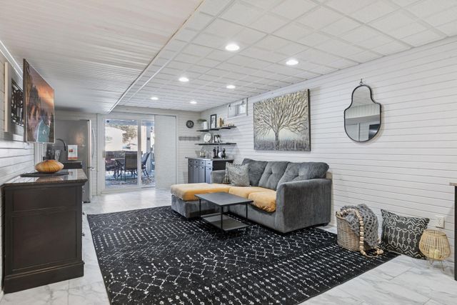 217 Cedar Drive W, Hudson, WI 54016