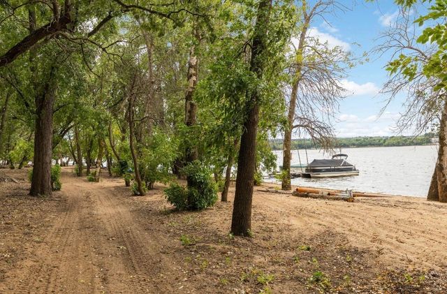 217 Cedar Drive W, Hudson, WI 54016