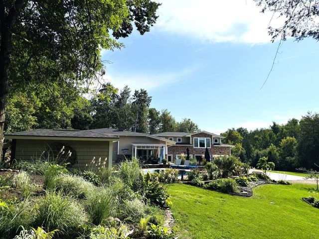 217 Cedar Drive W, Hudson, WI 54016