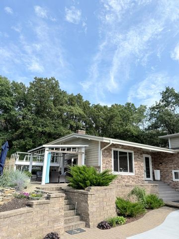 217 Cedar Drive W, Hudson, WI 54016