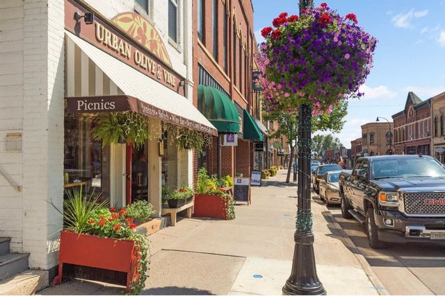 217 Cedar Drive W, Hudson, WI 54016