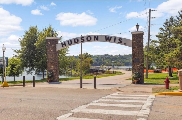 217 Cedar Drive W, Hudson, WI 54016