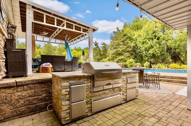 217 Cedar Drive W, Hudson, WI 54016