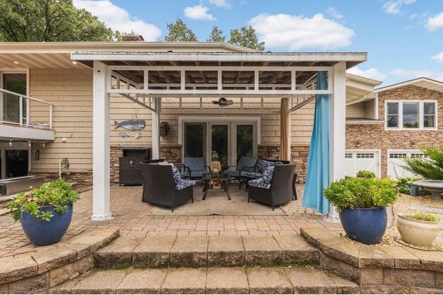 217 Cedar Drive W, Hudson, WI 54016