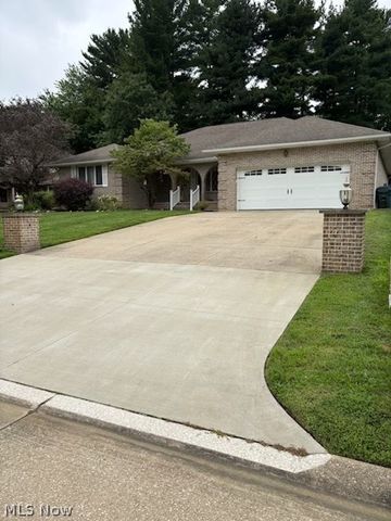 3986 April Drive, Uniontown, OH 44685