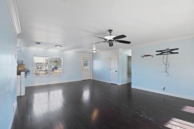 407 N Cherry St, Alpine, TX 79830