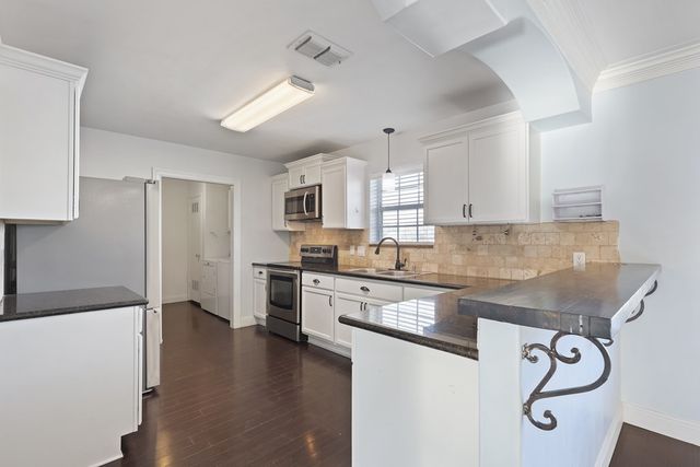 407 N Cherry St, Alpine, TX 79830