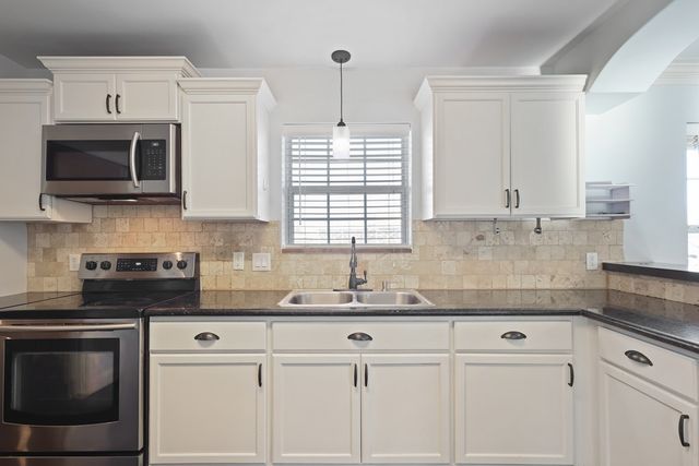 407 N Cherry St, Alpine, TX 79830