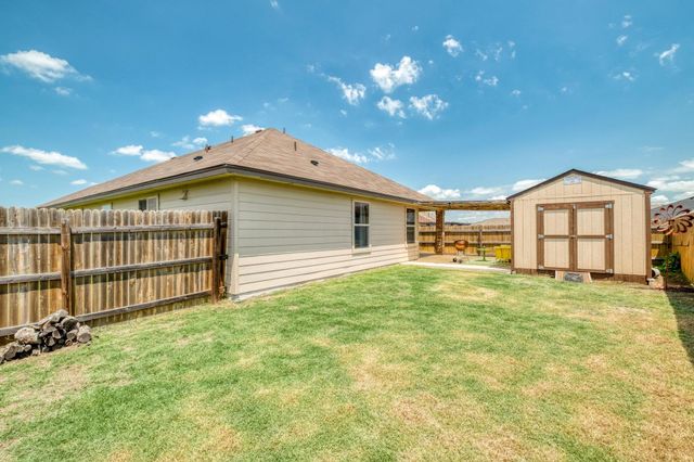 125 Lillian DR, Taylor, TX 76574