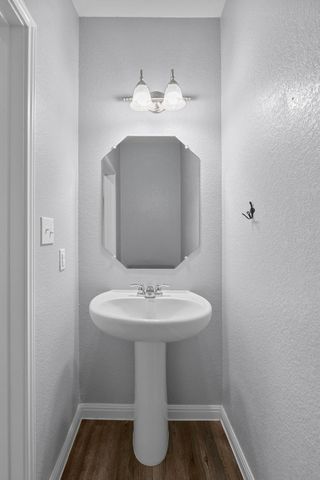 320 Bell Rings DR, Jarrell, TX 76537