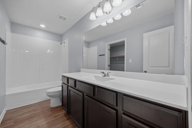 320 Bell Rings DR, Jarrell, TX 76537