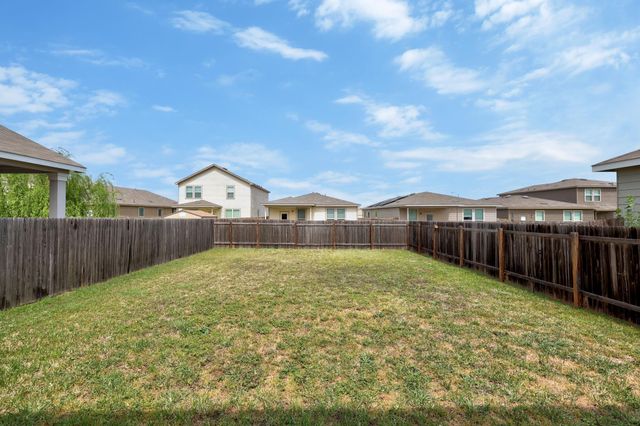320 Bell Rings DR, Jarrell, TX 76537