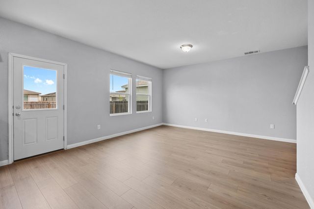 320 Bell Rings DR, Jarrell, TX 76537