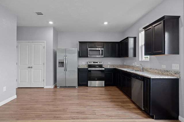 320 Bell Rings DR, Jarrell, TX 76537