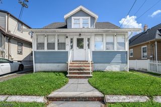 25 Comfort Pl, Clifton City, NJ 07011