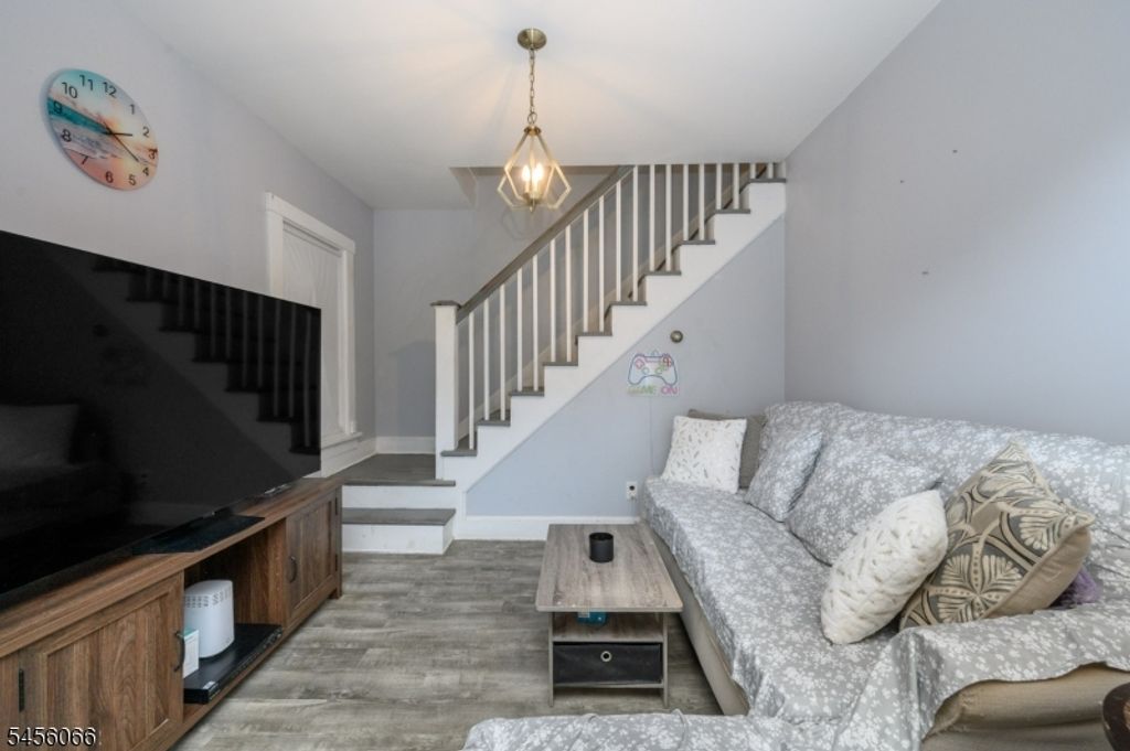 25 Comfort Pl, Clifton City, NJ 07011 — photo 3