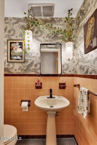 80 Van Leuvan Drive, North Greenbush, NY 12144