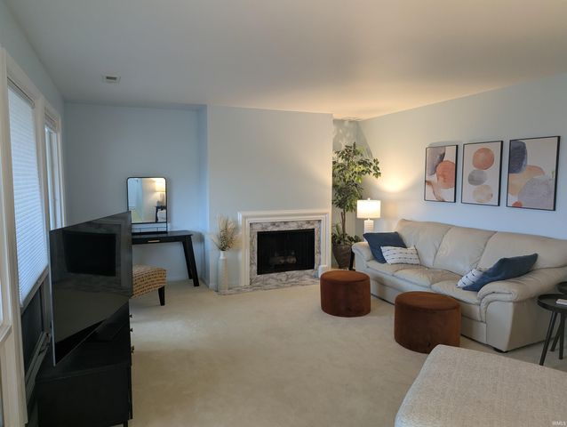 5533 S Wayne Ave Apt D, Fort Wayne, IN 46807