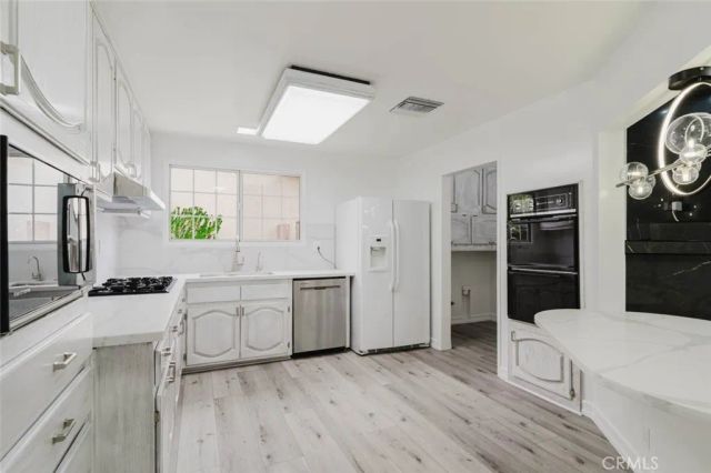 22515 Haynes, West Hills, CA 91307