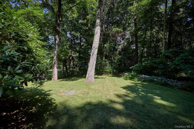 10 Dickman Farm Road, Red Hook, NY 12571