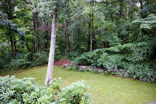 10 Dickman Farm Road, Red Hook, NY 12571
