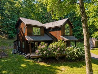 10 Dickman Farm Road, Red Hook, NY 12571