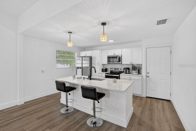800 N CHURCH AVENUE, Mulberry, FL 33860