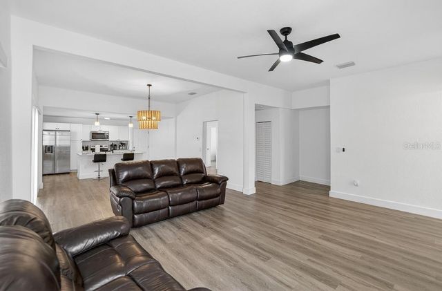800 N CHURCH AVENUE, Mulberry, FL 33860