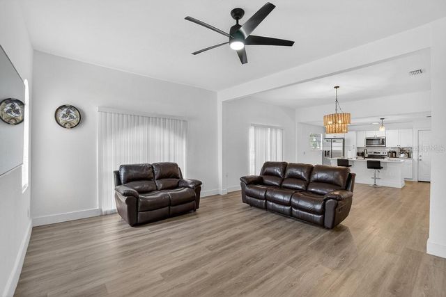 800 N CHURCH AVENUE, Mulberry, FL 33860