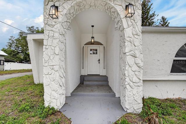 800 N CHURCH AVENUE, Mulberry, FL 33860