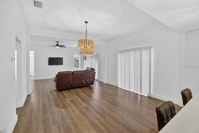 800 N CHURCH AVENUE, Mulberry, FL 33860